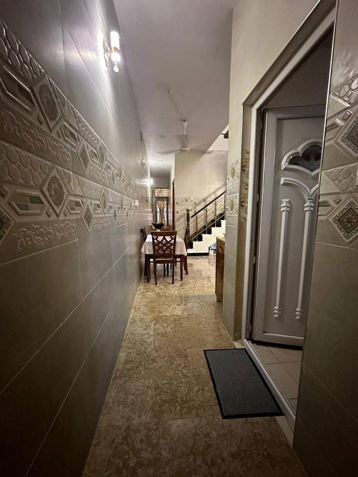 البيع دار مساحه  ١٠٠متر حي جهاد  ركن ديوان بناء جديد. 
مرمر. داخل مالته 
***********
