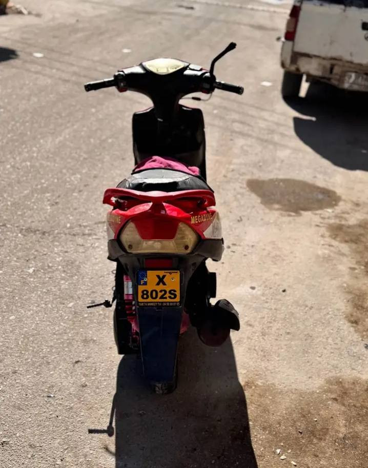 سلام عليكم دراجه نضيفه البيع دراجه بوشه 49 بلاد الدراجةشرط هندر واحد  السعر 575عنواني البصره الدير الرقم ***********
