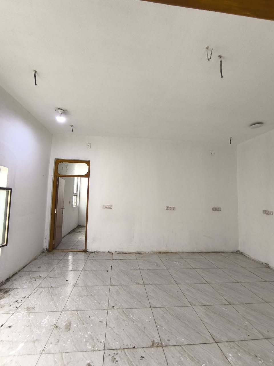 دار للأجار مساحه 120 متر نضيف
غرفه كبيره وصاله ومطبخ واستقبال وحمام وتواليت 
بي تانكي وسخان وخط وطني ومولده 
الموقع الكوفه البراكيه شارع المطار القديم مقابيل صيدليه صفاء عبد الرضا 
سعر لأجار 200 قفل 
للتواصل اتصال على الرقم *********** أو مراسلة الصفحه واتساب متوفر مكتب الياسري للعقار والمقاولات
