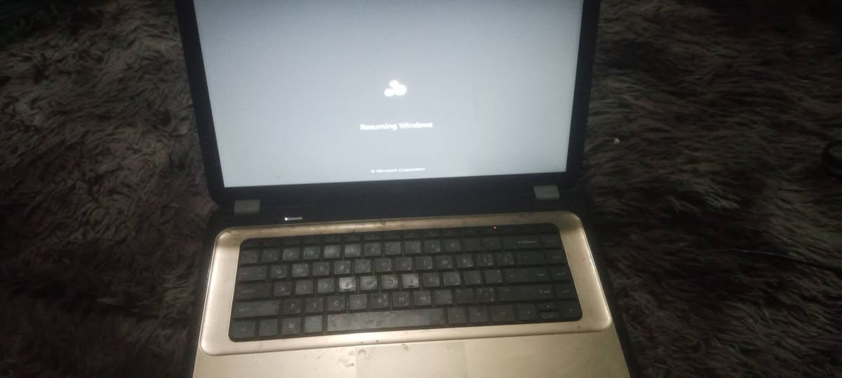 لابتوب نوع hp قديم عندي حك دراسه ومكتبي وتصفح بطاريته ضعيفه نظيف كلشي مابي شغال منصب وندوز 7 رايده ب70 
للتواصل واتساب ***********
