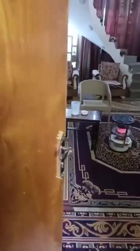 #عرض_للـبـيـع
الديار للوساطه العقارية 
دار سكن للبيع مساحته ( 240 م ) 
واجه ( 15 م * 16 م ) بناء طابوق 🧱 سنه 2018 طابقين ، الطابق الارضي يحتوي على غرفه خطار ومطبخ سيراميك وحولي وغرفتين نوم وصحيات داخليه وخارجيه 
والطابق الثاني ثلاثة غرف نوم غير كامل والبيت يحتوي على سطحين المنطقه داخله ضمن مشروع مجاري ابو غريب والبيت قريب على الخدمات المدارس والاسواق والمولده 
العنوان : بغداد- أبو غريب- خرنابات الجديده- قرب مدرسه نجد - وجامع الديان
للأستفسار اكثر وعن السعر يرجى الاتصال على الارقام التاليه : 
*********** أتصال + واتساب 
*********** أتصال 
مكتب الديار للوساطة العقارية ( أبو عمر الزوبعي)
