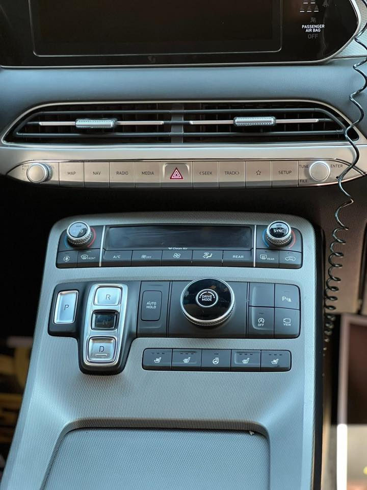 النوع: هيونداي وارد كوري 

بلسايد أبيض 

المحرك V6 3.8GDi

الموديل:2022 بدون لوحات فحص مؤقت

عداد المسافات:55km

الضرر جاملغ ايمن وايسر +بنيد+باب وبيها مكانات بارد 

ايرباك ستيرين 

الموصفات 

1ويل كب 20 عالي مال جارجر

2لدات خلفيه +امامي +لد نهاري

3اشاير بلمري 

4 بصمه +كشنات ترحيب +بصمه ابواب 

وكشنات كهربائي 

5مري ترحيب 

6اضواء ترحيب 

7لايت زنونLed +تحكم الايت

8جنطه كهربائي 

9كشنات جلد Vib منفصل

10تبريد كشنات

11تدفئه كشنات

 AUTO HOLD :12

13كامره دواره

14حساسات خلفيه امامي 

15 توقف ذاتي عند الاقتراب

16تحديد مسار

17 قياده اليه

18ناقل الحركه الكير دكم

19نضام السبورت +ايكو وبعد بيها هواي وضعيات للقياده

20تدفئه ستيرن 

21تبريد بيانو

 22شاشه كار بلي 

23 شفتات ستيرن 

24حاضن اكواب 

السياره معروفه بلموصفات وبيها بعد هواي موصفات ممذكوره 

السياره احلا من صور وكلش نضيفه 

مكانها السياره حله بابل )السعر 210 وبيه مجال اتصل على رقم ***********
