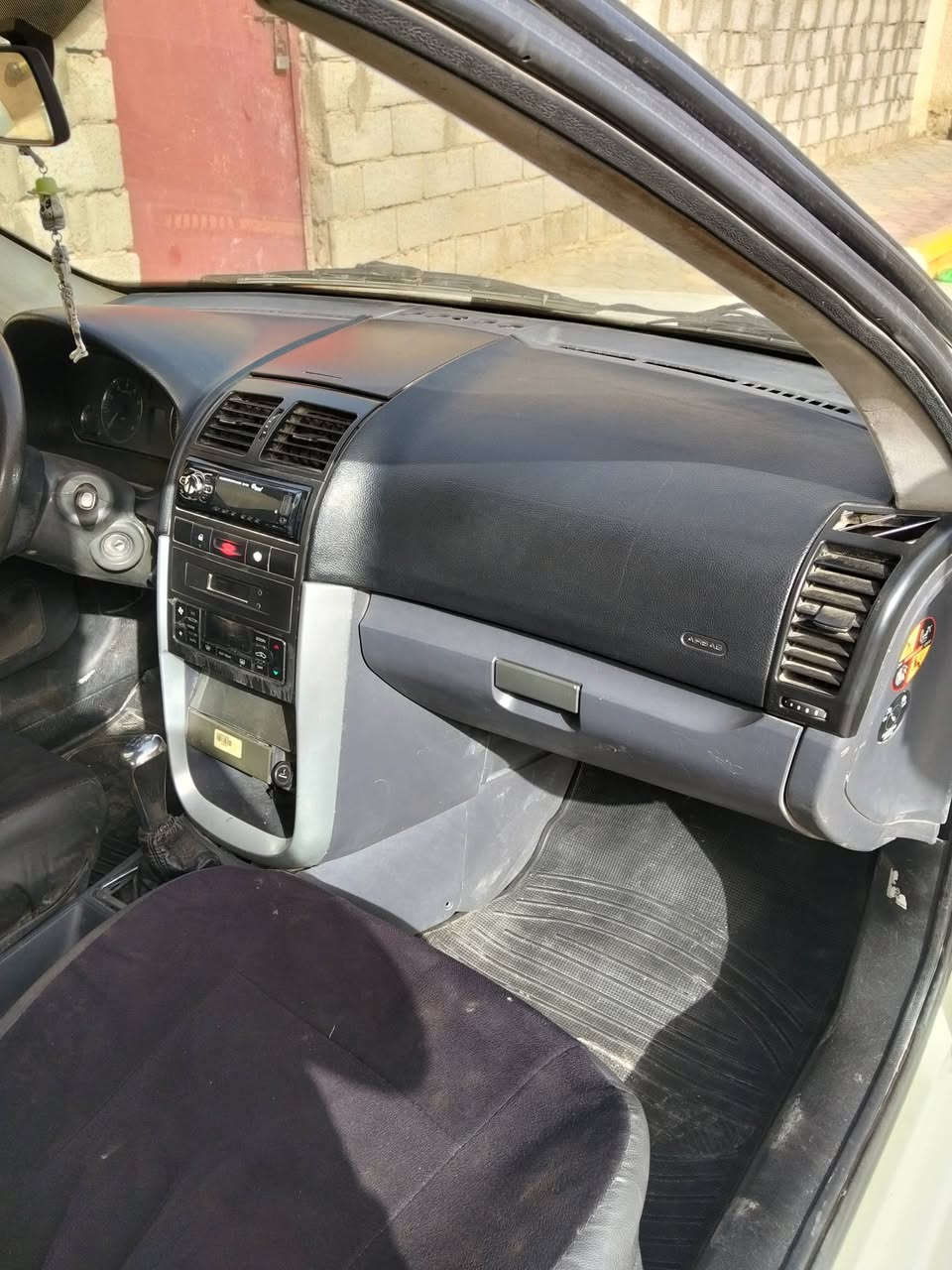 السلام عليكم
سورن موديل ٢٠١٢ للبيع رقم بغداد تحويل ثاني يوم
كير مكينة جديد لاتنقيص ولا تبخير 
حدادية جديدة جدا دواخل السيارة حلوة مدوشمة كشنات 
وكاعية كهربائيات كلهن شغالات بدون اي نقص السيارة مكفولة كفالة عامة مال جناي عارضها ب45 وبيها مجال للشراي  مكاني محافظة واسط 
للاستفسار ***********
