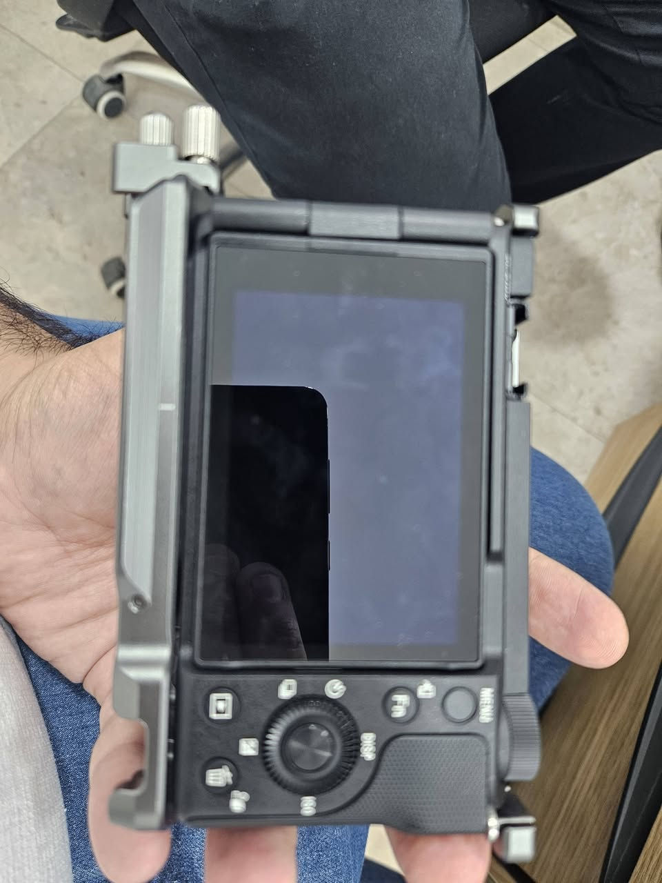 كامرا sony zv-e10 m2 جديدة شتر ٤٣ استخدام قليل جدا بعدها ضمان قرطاج وياها كيج سمل رك وجنطة والكامرة كت وياها عدسة ١٦-٥٠
للبيع بمليون و٣٠٠
للتواصل على ***********
