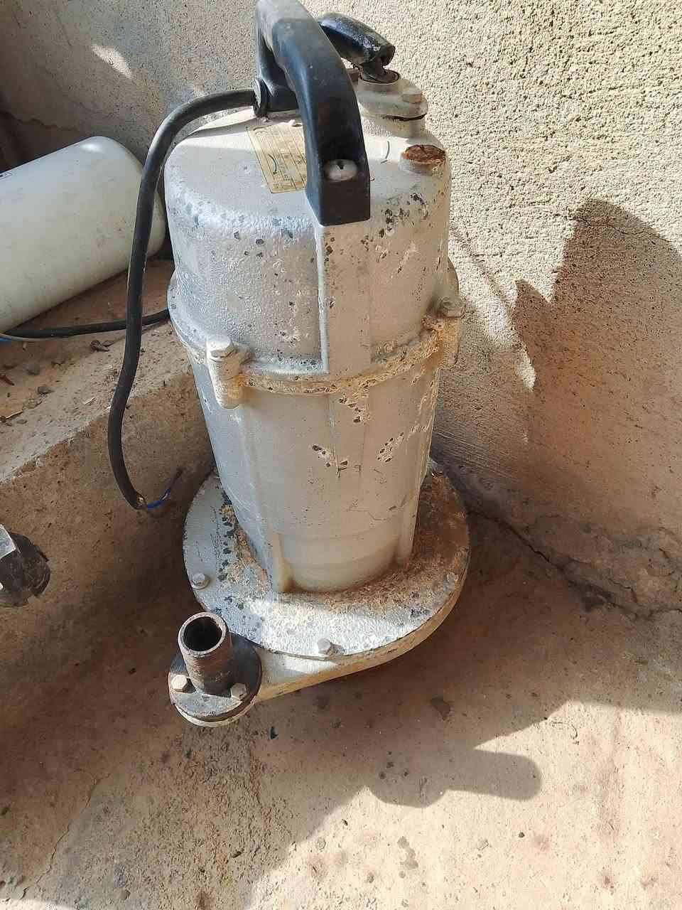 السلام عليكم 
كتيبه شباك قياس السعر 40بيه مجال
الارتفاع 170
العرض132
غطاس شغال 30
ماطور مي شغال 25
للاتصال ***********
