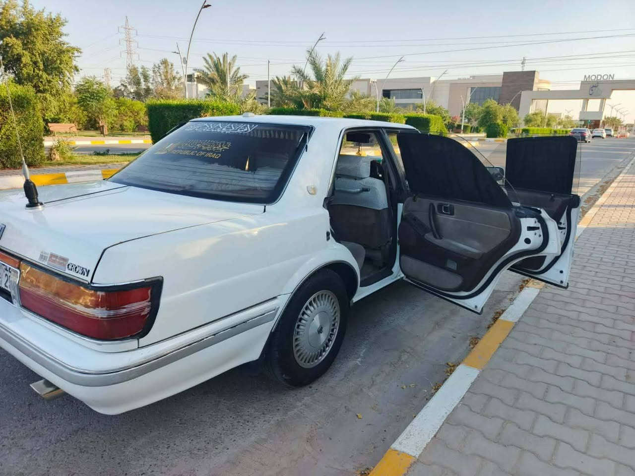السلام عليكم 
كراون هارتوب 
موديل 91
رقم نينوى الجديد
مكينه vvt2500 مكفوله
كير مكفول
تبريد شغال 
كهربائياتها كلها شغاله
تايرات 
صدر امامي خلفي 
اكسل دام شفتات جدد
كاردن جديد
غرفه نضيفه 
ارضيه جلد
سياره جاهزه 
سعرها 55 وبيها مجال
مكانها تكريت
***********
