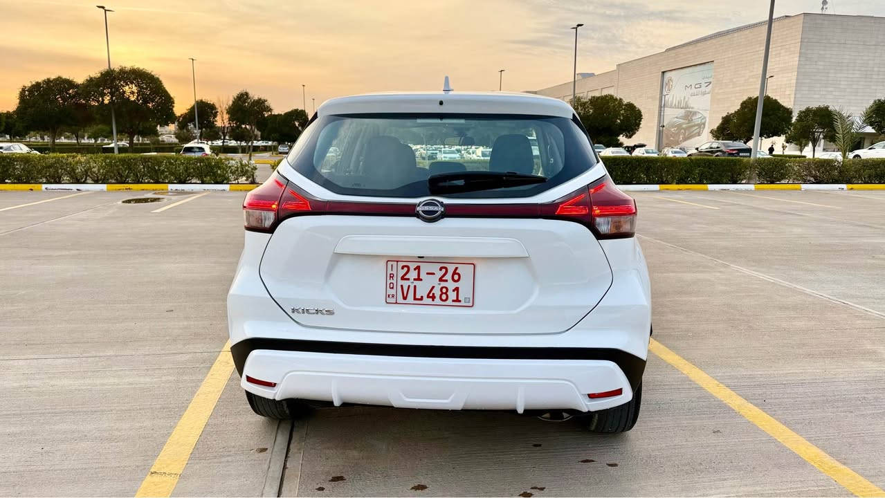 نيسان كيكس 2024 .. ابيض مواصفات بصمه شاشه كبيره كاميره مرايه كهربائيه رادارات حساس خلفي و امامي 26 الف ماشيه سياره بدون صبغ بس بي كم مكان  تعديل بارد ايرباكات مرجع بلادي .. سعر .. 129$ … *********** أربيل, العراق
