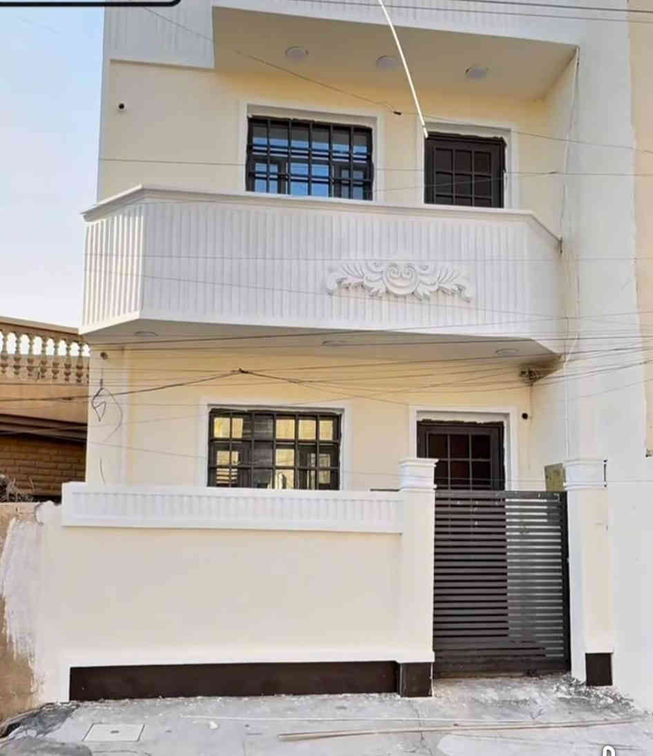 دار البيع بغداد الغزاليه
مربع جامع المهيمن
شارع عريض 15
 مساحه 60 متر
بناء جديد
وجه 5 ونزال 12
يحتوي على صاله ضيوف
مطبخ صحيات غرفتين نوم
وبيتونه كبيره
سعره مناسب
لاستفسار أكثر
***********
***********
