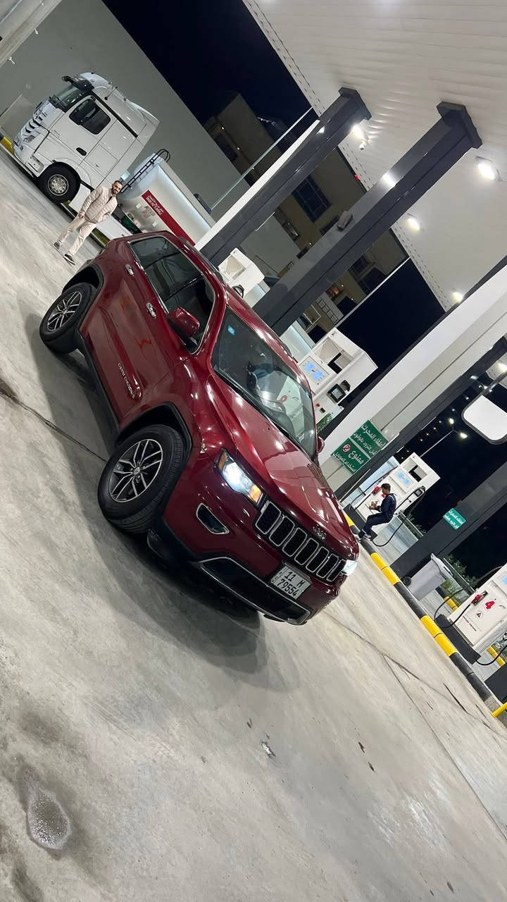 جيب ١٤ لاريدو صبغ حزام وسونرها  بدون ايبراك بدون شاصي والغد منشور وحادثها هم رقم بغداد ب اسمي 139  مستعجل على بيعته  
 ***********
