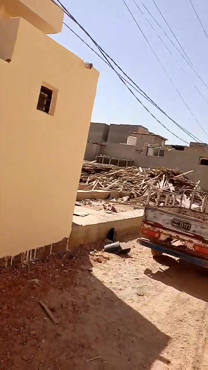 بيت للبيع 100متر في شارع المطار القديم قرب شارع اسواق السفير مجاور اسواق الأمير للاستفسار الاتصال على الرقم ***********
