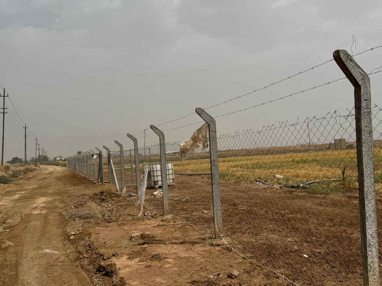 السلام عليكم ..
خمسة دوانم سند ٢٥ مسيجة سياج بي ار سي واجهة ٦٣ ونزال ١٩٩ بيها منظومة رش للسقي خزان ماء مبني بلوك بي غطاس وغطاس بالبزل ايضا البزل بوجه الاض تقريبا ٢٠ متر والكهرباء ايضا بوجه الارض تبعد خمسة متر وكهرباء بجانب الارض ايضا عنوانها قرب سيطرة اللج شارع الشيخ حاچم مقابل معمل الفطر تقريبا السعر المطلوب ٢٠٠ يعني سعر الدونم الواحد ٤٠ للاستفسار الاتصار او المراسلة ***********
