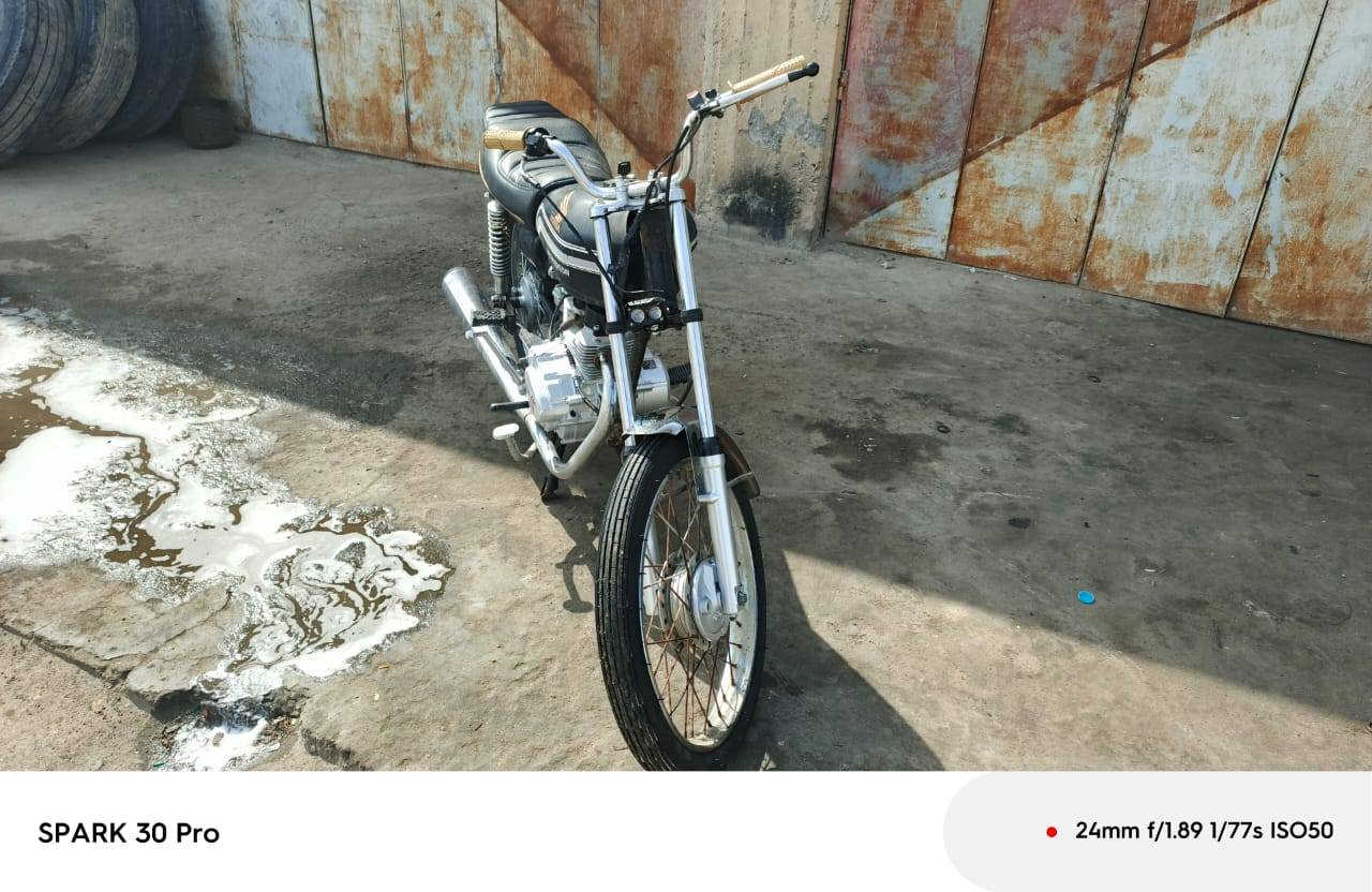 السلام عليكم دراجه ايرانيه للبيع السعر 500 دراجه جديده اصبانه ما محطوطه عليه مكاني بصره الزبير***********
