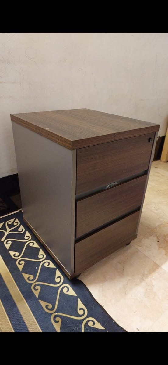 ميز مكتب عدد اثنين وكرسي واحد جدد بس نصبتهن مامستخدمات السعر كلهم ٥٥٠ قفل مأخذهم من معرض بالكرادة كلش حلوات بالحقيقه وقويات


**إذا كنت صاحب هذا الإعلان وتريد حذفه لأي سبب، رجاءا أرسل رسالة إلى الدعم الفني**