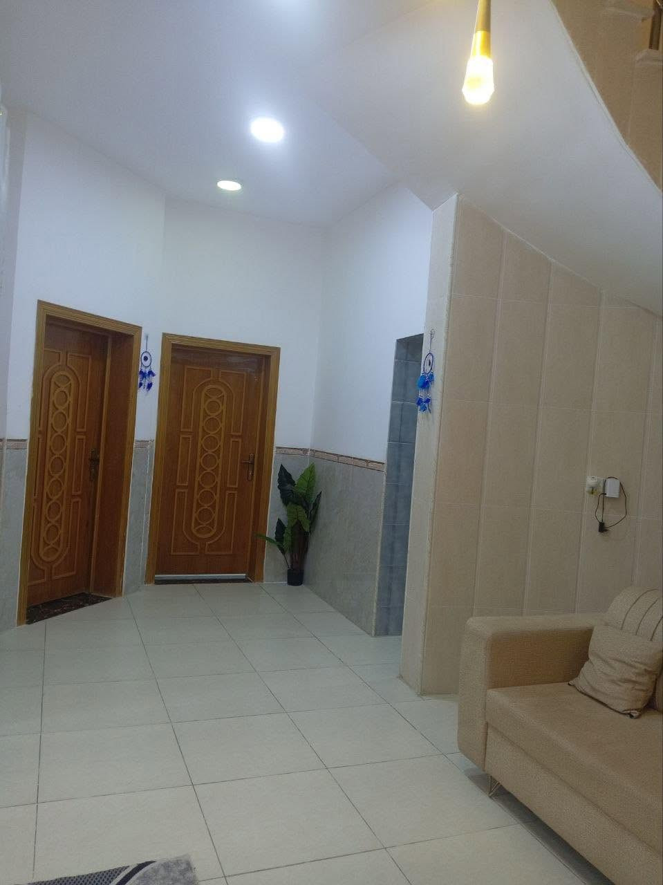 دار للبيع الجربوعيه الرابعه ال (5000)  

المساحه (200) متر طابق ونص سنة البناء نهاية(2024) رقم العقار (5404)

الطابق الاول غرفتين وصاله ومطبخ واستقبال ومجمع صحي  
الطابق الثاني صاله كبيره 
السعر الكلي (165) مطلوب للاسكان (58) ينزل من السعر القصد الشهري (332) 

بيد البائع (107) نقدا 
للاستفسار الاتصال ع الرقم (***********)
