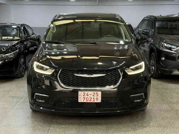 سعر مناسب جدا
كرايسلر باسفيكا لون  اسود موديل2023
وارد امريكي كفالة عامة 
كلين تايتل 
#الرقم     :اكاتي بدون ارقام  
ماشيه :٣٠الف  
المواصفات 
▪️ محرك 6 سلندر 3600
▪️رادار امامي تفاعلي متعدد الاستخدام
▪️لايتات زينون عالي وناصي مع حاجب LED مع كشافات دعامية زينون
▪️ حساسات خلفي اصل 
▪️ حساسات الاجتياز الجانبية 
▪️ كشافات دعامية اصل 
▪️ بصمة باب وبصمة تشغيل وتشغيل عن بعد 
▪️كشن ذاكرة (خزن ميموري) لكرسي السائق
▪️ طقم ويل حجم 18 مع طقم تاير بحالة ممتازة 
▪️ كاميرا خلفية دوارة مع الستيرن 
▪️ باب جنطة كهربائي شفط 
▪️ ابواب جانبية كهربائية مع بردات اصلية 
▪️ غرفة السيارة جلد اسود اصل 
▪️ تحكم كهربائي متكامل لمقاعد المقدمة 
▪️ شاشة دشبول كبيرة لمجموعة من الايعازات 
▪️ السيارة 7 راكب مع 3 قطع تبريد 
رايدها ٢٤٥$ورقة
مكان السيارة دهوك
 الاتصال على : 
***********
***********
