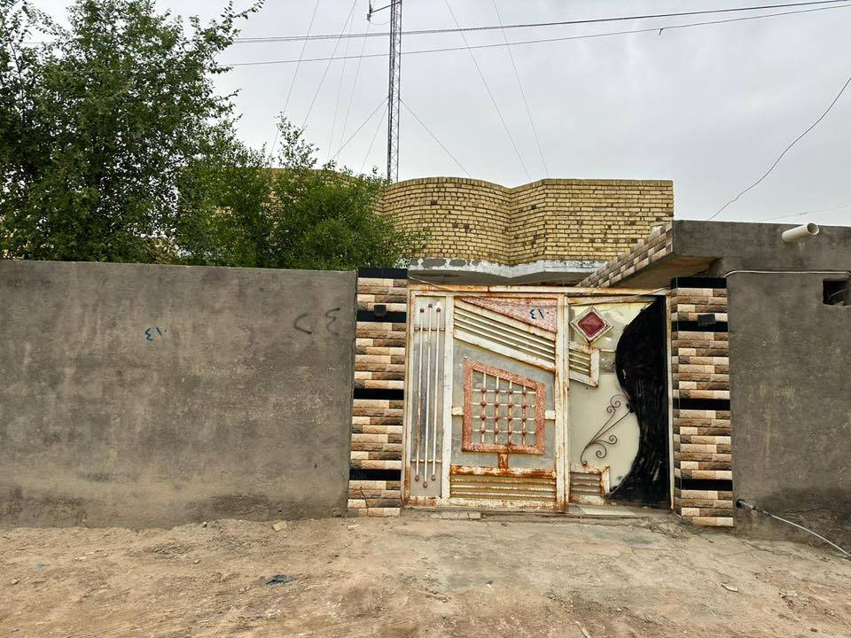 السلام عليكم

بيت وهيكل للبيع خلف حي الشرطه بالبيكات بصف الركن قريبات ع شارع تريد البيت تريد البتلو كل واحد مساحته 200م البيت طابوك كونكريت وبيه برج نت شتراك مجاني نت 

الشراي يتصل ع رقم ***********
