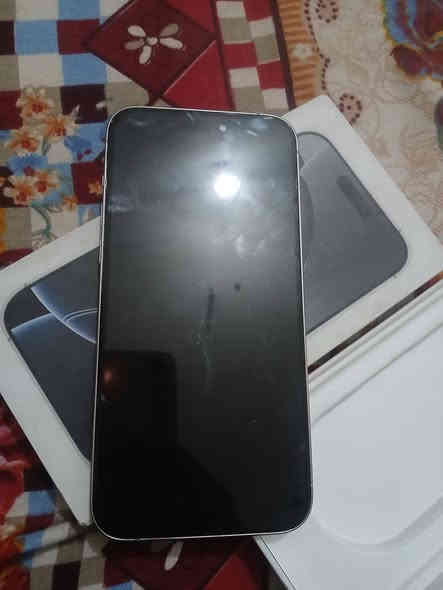 ايفون 16برو ماكس جديد مستعمل سبوع والله ماخذة بس خليتة عل غير شاحنة وطفة ماعرف شبي ابيع هيج ب300وبي مجال مكاني بغداد جسر ديالى ***********
