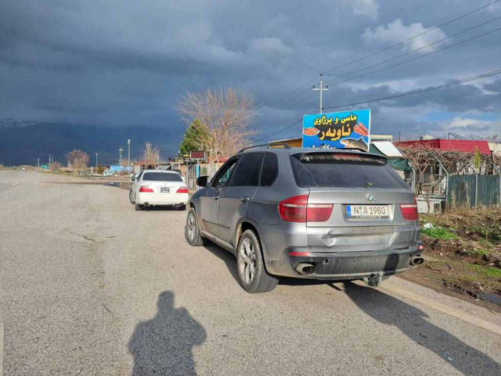 ژم،،،،***********
ئەم سەیارە بۆ فرۆشتن  مەکینەی شەش بستۆنی گازە زۆر زۆر بەقوەتە ماشەڵا گێڕ کوبرایە🚀🚀 4×4  دەبڵ ئەکسلە  لۆک ماوەتەوە سەیارەکە
علوجەو هیچی نیە ئەوروپیە بێ بۆیاخە  گێڕو👌 مەکینەو تەقەو ڕەقەو تەبرید بەشەرت ماشەڵا زۆر جوانەو مواسەفاتی باسناکرێت پانۆراماو جڵدو هیتەرو کوشن کارەباو فول فول  مواسەفاتە ئەوەی پێی نەبوبێ نازانێ چۆن سەیارەیەکە سعری تەنها 58گەڵاو معامەلەیە هەرزانتر لەبازاڕ،،
تەنها جوابی تەلەفون ئەدەمەوە🤍🤍 حلبجة, السليمانية
