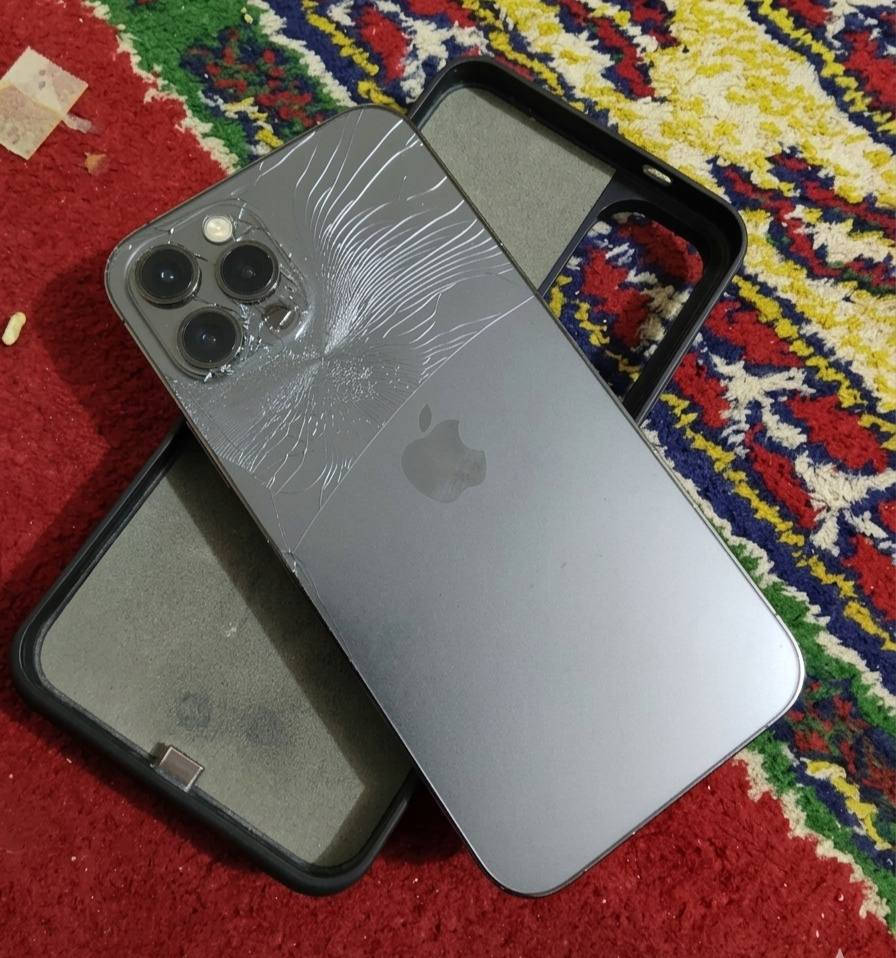 سلام عليكم ايفون 12برو الصغير فقط 
ذاكره 128
مبدل شاشه شرط وكاله 
الكامره الاماميه متوقفه 
الاخلفيه 2xمرات يعني ترجف شي خفيف وترجع طبيعي مابيها اي شي بس 2
فيس ايدي متوقف بل تحديث 
بطاريه77بلاديه انسه الصرف 
السعر 250وبي مجال للطيبين 
تواصل ***********
