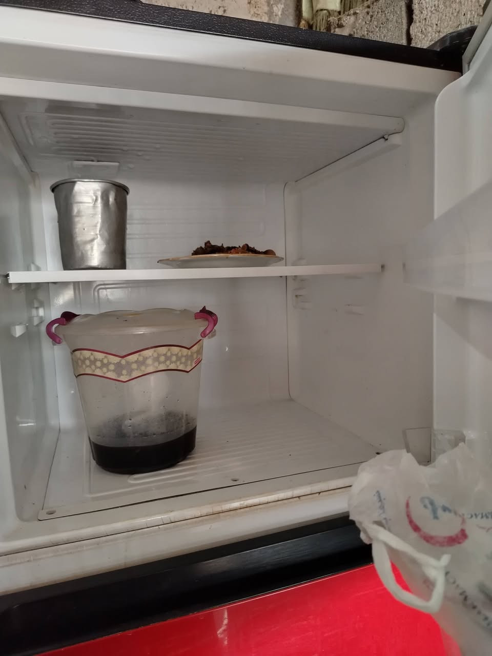 ثلاجة حجم كبير للبيع فيها ليك بالفريز لازم يتبدل  علما الثلاجة جديدة  ماطور على وضع الشركة ناعم بدون صوت  سعرهه 250


**إذا كنت صاحب هذا الإعلان وتريد حذفه لأي سبب، رجاءا أرسل رسالة إلى الدعم الفني**