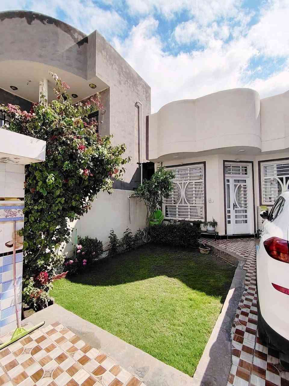 الدار للبيع المساحه 150م وقع حال أكثر زراعي صرف سند 25 غرفتين وصاله ومطبخ كليدور مجمع صحيات داخل وخارج كراج حديقه حي الصحه خلف المسبح السندباد عرض الشارع 10م تبليط يبعد عن شارع الكورنيش 100م السعر 215 للاستفسار ***********
