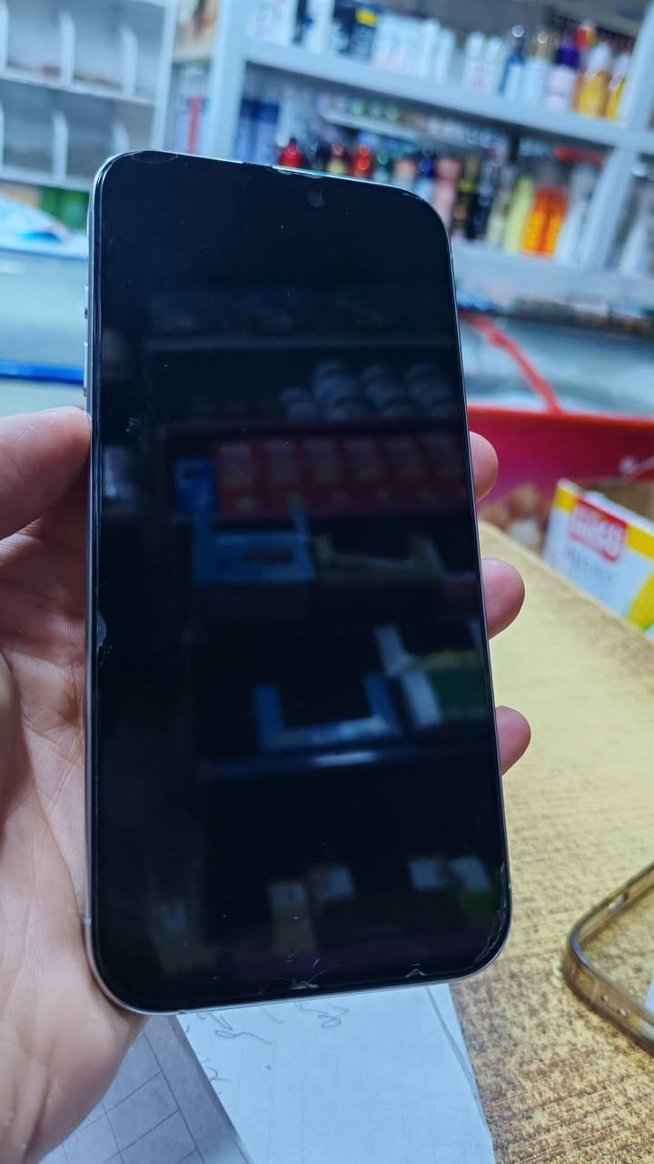 ايفون 16برو ماكس ذاكره 256خط واحد شرق اوسط كارتونته وياه كيبل وياه سعر مليون و 500 مشحون 143 بطاريه 100 /*********** المكان دوانيه توصل ماكو يعجبك تجي تأخذه من باب البيت
