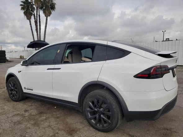 السلام عليكم للبيع او مراوس 2022 TESLA MODEL X
 تيسلا  X موديل 2022 الشكل الجديد شكل البليد 

حادث السياره : بدون حادث سرقه و شاصي تلكوه بالصور
حالة الايرباك : سليمه بدون ايرباك

#مواصفات
‏Long Range Plus
تقطع مسافة بالشحنة الواحدة 600km
7 مقاعد 
غرفة لون Off white مميزة جدا 
جنط البليد الاصلي قياس 22 انش  
670 حصان، قويه جدا
تسارع من  0 الى 100    2.9
سقف كامل بانوراما
نظام صوتي 22 سماعه 1000 وات خيالي
ستيرنج Yoke اصلي
‏MCU3 الجديد كليا
معالج AMD قوي جدا بشغل GTA V واي لعبه من Steam على شاشات السياره
كاميرات 360 درجة 
اخر اصدار من كراسي التيسلا
صنوبرصات دبل زيت وهوا جديده كليا Raven
شاشة خلفية كامل التحكم 
شاحن لاسلكي عدد 4     2 امامي و 2 خلفي 
اضوية اماميه عدسات 
الدات الخلفية لد
كراسي حامي بارد امامي خلفي 
نظام الاوتوبايلوت 3.0 FSD السائق الآلي 
واضافات عديدة اكثر بكثير مما ذكر 
السيارة مميزة جدا

#السعر : الطلب في التعليقات سيأتي إليك مباشرة 
ملاحظه : ابيع او مراوس شبابنه الطيبين تحياتي

تفاصيل اكثر هذا رقمي ☎️. *********** 
   بيه وات ساب تفاصيل اكثر اتصل و تدلل
مكاني بغداد الزعفرانيه بغداد
