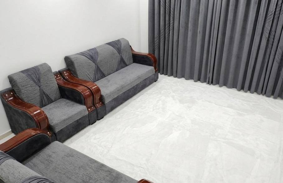 تخم مستخدم نظيف
9 مقاعد 
*********** 
الهورة /قرب نستلة
