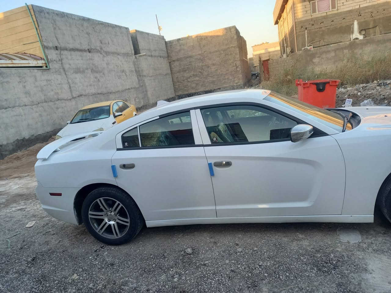 السلام عليكم
جارجر 2014اصل 
وارد امريكي حادث جاملغ بنيد 
رقم ذي قار الانكليزي 
مشط جديد حداديه جديده وره الكدام مكينه والكير مكفوله 
السياره استعمال شخصي ما مشتغله خط ماشيه 208الف كيلو وقابل للزياده ويل كب خليجي تدفئه تبريد شغال 
سعرها 145وبيها مجال قليل 
العنوان البصره شط العرب الجزيره 
***********واتساب ملاحضه بيع فقط
