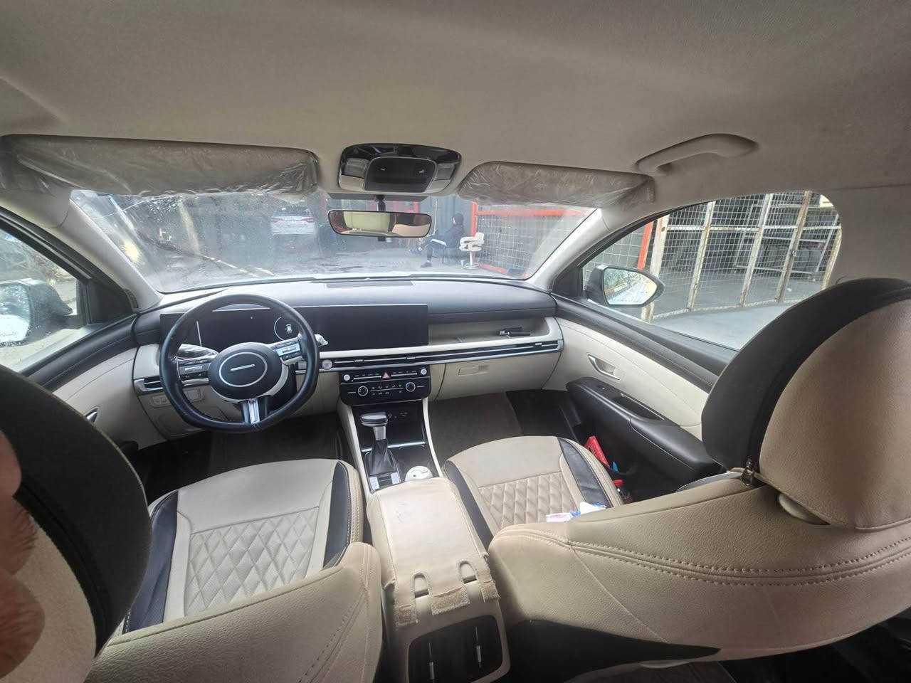 توسان 2025 خليجي سيارة بدون ضربة صبغ ربع البنيدبدون حادث سيارة ماشية 30000الف من وكالة الاولى موتورز سيارة خير من الله  سيارة فول مواصفات عدة الفتحة بصمة تشغيل دخول بصمة مرايات شفط دخول ذكي شحن لاسلكي تشغيل عن بعد شاشة كبيرة ايباد اندرويد اوتو ابل كار بلي  مكاني بغداد الثعالبة رقم هاتف ***********السعر 22 بغداد, العراق
