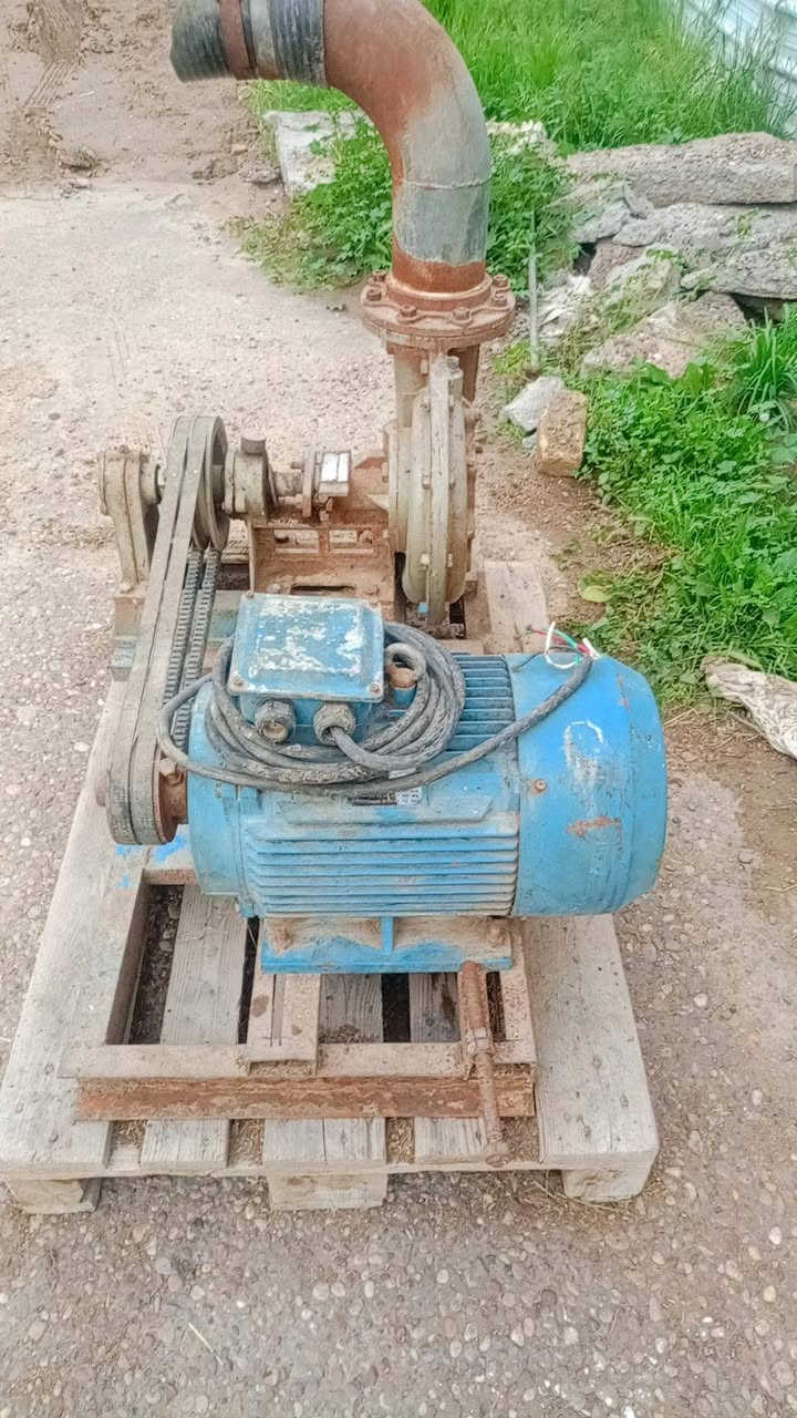 سلام عليكم ماطور 20 احصان ثري فيز استندر شركه ما مفتوح 1500 دوره مع خنزيره 6*6 استندر  كامل تشغيل السعر 650 الف العنوان شمال بغداد
اتصال ***********
