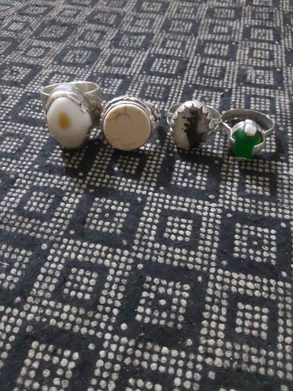 السلام عليكم خوتي عطف صحراوي مثقوب صياغه سلجوقيه وهاذ سليماني عطف صياغه ثقيله وياقوات خامه صياغه يدويه ويماني شجري مصور صياغه يدويه مختوم الي علا باب الله يجيني عليهن ونشالله ماكون خاطره اله طيب كل الاحترام لكم خوكم وخادمكم


**إذا كنت صاحب هذا الإعلان وتريد حذفه لأي سبب، رجاءا أرسل رسالة إلى الدعم الفني**