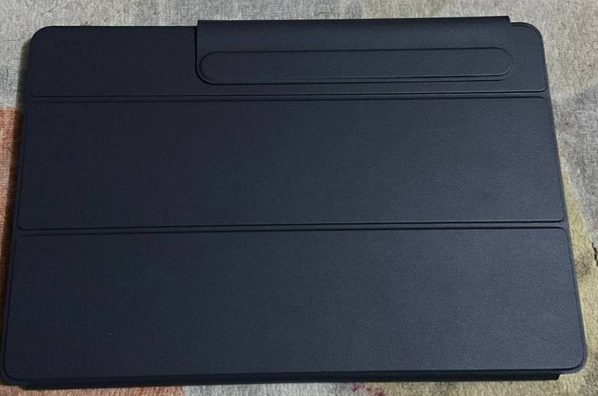 آيباد Honor Pad 9v
جديد وغير مفتوح ابدا للبيع 

-الذاكرة الرئيسية 256 جيجابايت 

- الذاكرة العشوائية 12 جيجابايت.

- شاشة نوع IPS LCD، تدعم مليار لون، معدل تحديث 144 هرتز، تدعم HDR، سطوع نموذجي 500 شمعة

- الحجم: 11.5 إنج

- الدقة: 2800 × 1840 بكسل

- نظام التشغيل: أندرويد 15، بواجهة MagicOS 9

- المعالج (الشرائح):

- النوع: MediaTek Dimensity 8350 (تقنية تصنيع 4 نانومتر)

- وحدة المعالجة المركزية: ثماني النواة

- 1 نواة Cortex-A715 بسرعة 3.35 جيجاهرتز

- 3 أنوية Cortex-A715 بسرعة 3.20 جيجاهرتز

- 4 أنوية Cortex-A510 بسرعة 2.20 جيجاهرتز

- معالج الرسوميات: Mali-G615 MC6

- الكاميرا الخلفية: عدسة واحدة بدقة 13 ميجابكسل، بفتحة عدسة f/2.0 (زاوية عريضة)، تركيز تلقائي

- الفلاش: فلاش LED

- الفيديو:

- 4K بمعدل 30 إطار/ثانية

- 1080p بمعدل 30 إطار/ثانية

- الكاميرا الأمامية: عدسة واحدة بدقة 8 ميجابكسل، f/2.0 (زاوية عريضة)

- الفيديو: 1080p بمعدل 30 إطار/ثانية

- السماعات: مزودة بـ 8 سماعات ستيريو

- صوت عالي الدقة Hi-Res 24-بت / 192 كيلوهرتز

- دعم IMAX Enhanced

- Wi-Fi: Wi-Fi 802.11 a/b/g/n/ac/6، مزدوج النطاق، يدعم Wi-Fi Direct

- البلوتوث: إصدار 5.2، يدعم A2DP، LE، aptX HD

- بطارية من نوع ليثيوم أيون (Li-Ion) + سيليكون (Si/C) بسعة 10100 مللي أمبير

- الشحن السلكي: 35 واط

- الأبعاد: 259.1 × 176.1 × 6.1 ملم

- الوزن: 475 غرام

السعر :600 الف
المكان :النجف الاشرف


**إذا كنت صاحب هذا الإعلان وتريد حذفه لأي سبب، رجاءا أرسل رسالة إلى الدعم الفني**