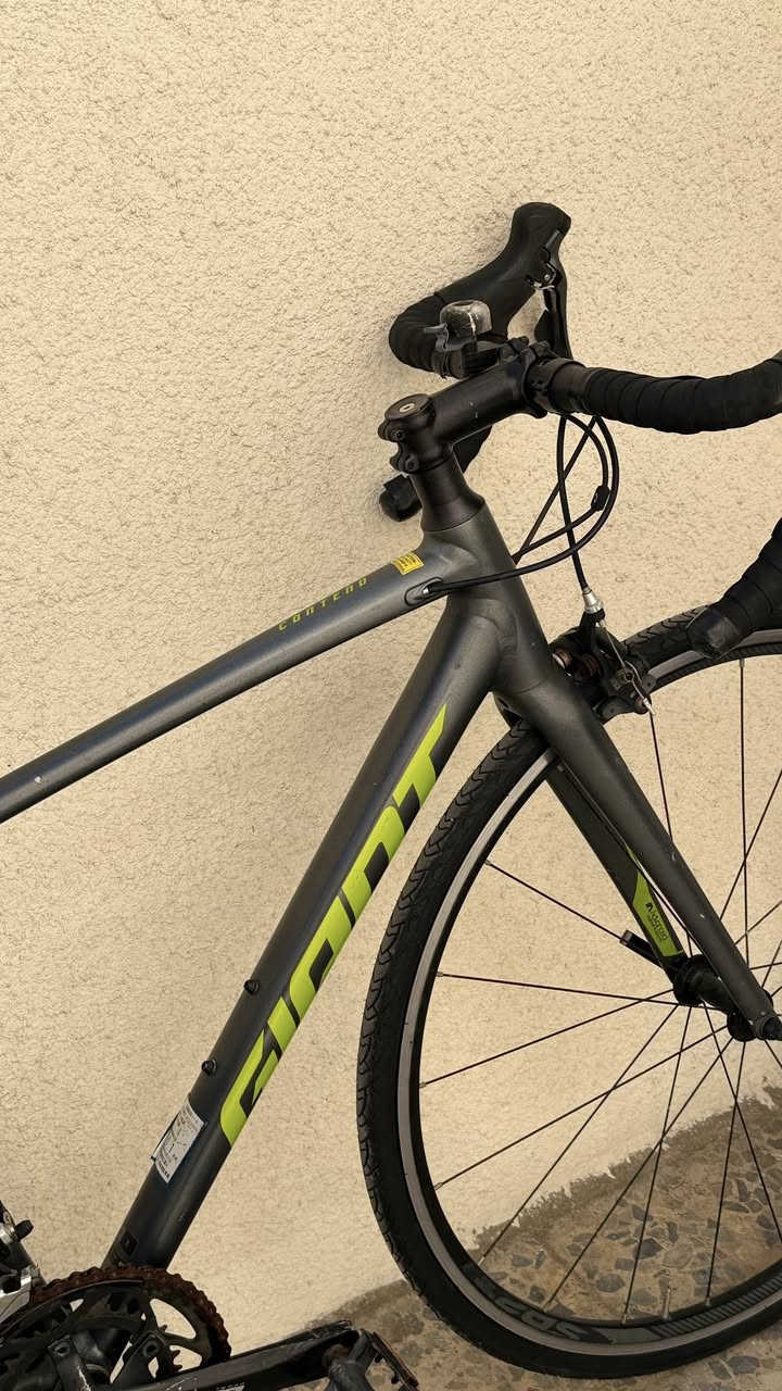السلام عليكم 🫡♥️
رود ماركة جاينت( GIANT )
مختمة بكل اجزاء الدراجة

معدن الفريم // المنيوم بالكامل
فريم حديث + دفن بالكامل💥

سستم الدراجة // شيمانو كلارس Claris
كامل بدون اي نقص
عدد السرع // 2x8🔥

ويالة الدراجة // ماركة جاينت مختمة 
يتكون من طبقتين لتحمل الطسات والوزن + بولبرن🌟

السعر💵 // 375 الف وبي مجال
العنوان🏠 // بغداد - حي القاهرة
للاستفسار على الخاص او الرقم
***********
