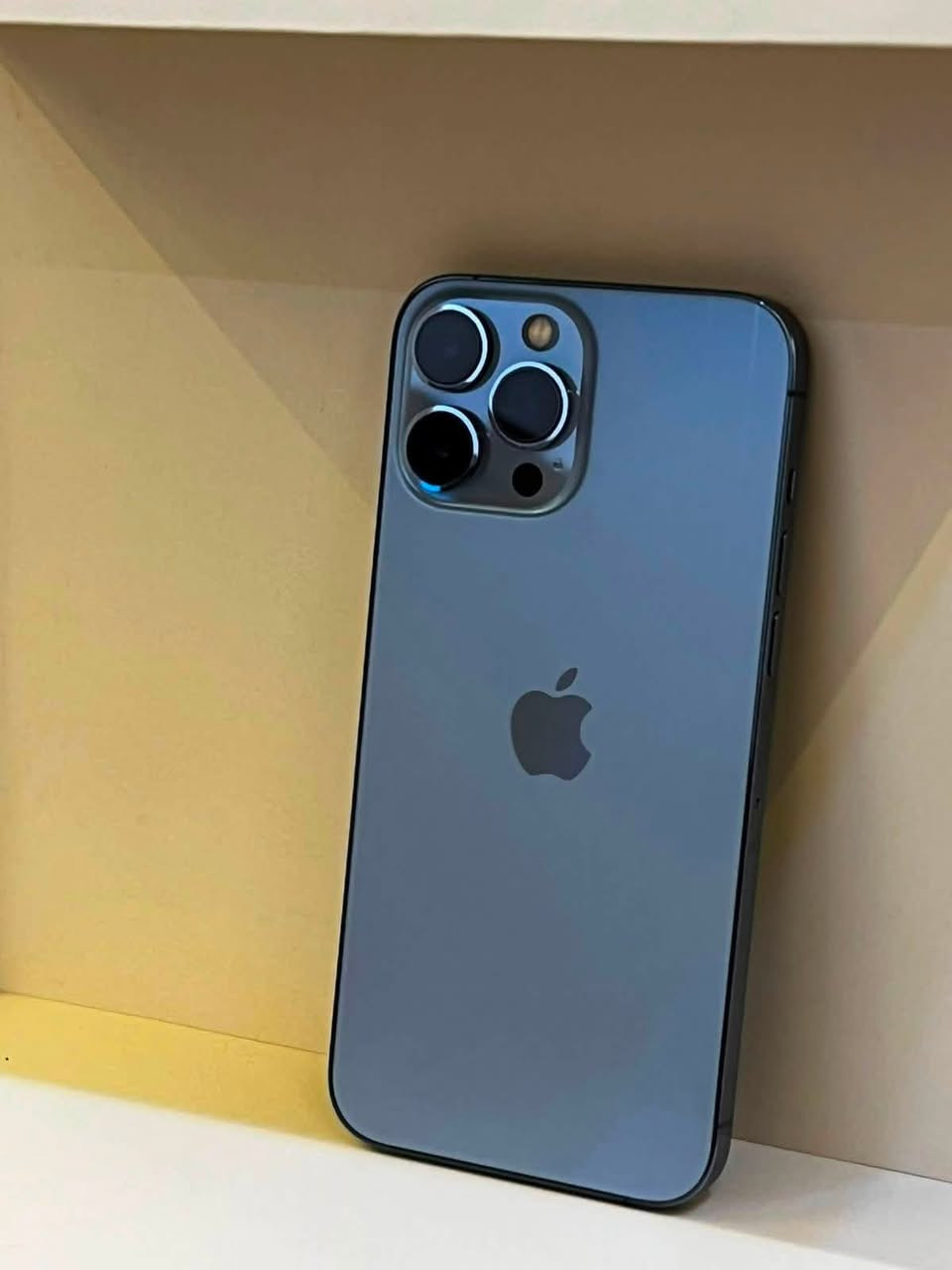 السلام عليكم 
للبيع جهاز IPhone 13pro max
ذاكره.512
بطاريه88 ع وضع الشركه شرط
لون بحري 
السعر 750 الف قفل مكاني العلم
***********
