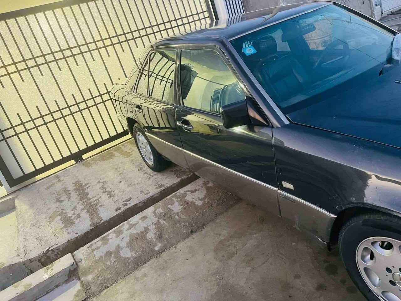 مرسدس موديل 94محرك تلتالاف بل باكيت حداديه فول تبريد شغال تتدفه شغاله سياره بسمي ما ناقصه ي شي ‏‪***********‬‏
