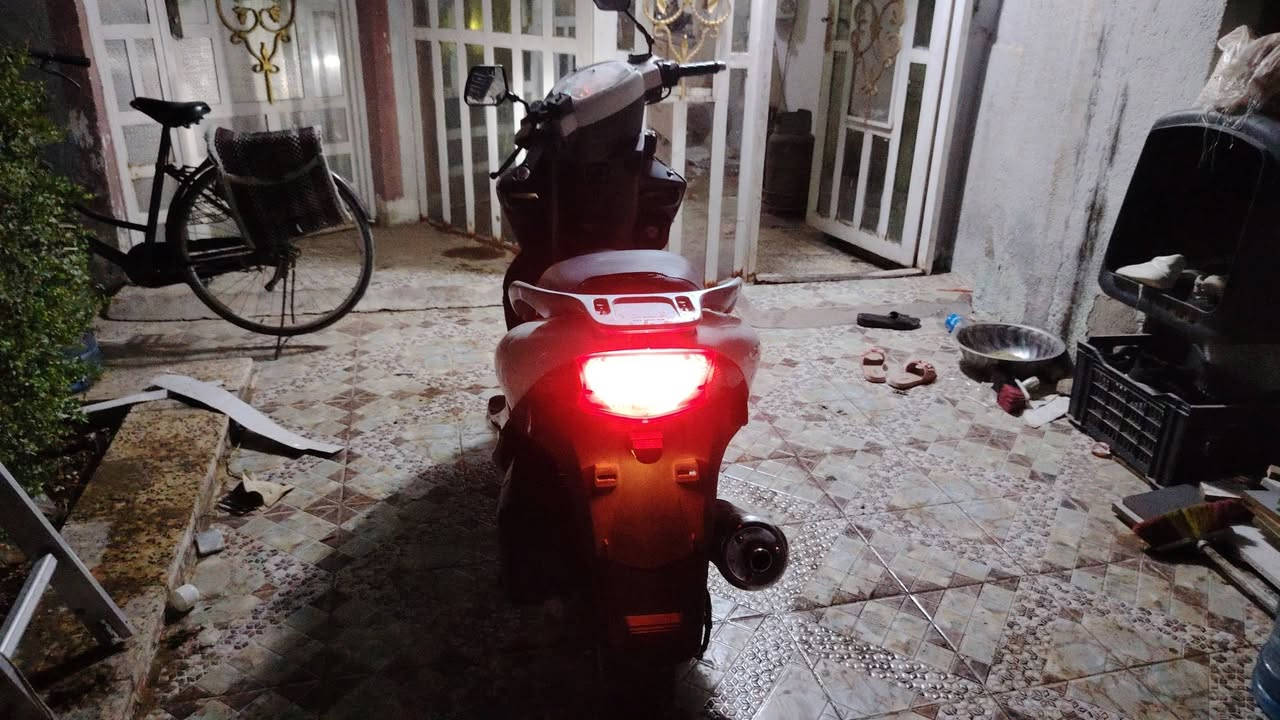 حياكم الله دراجه كانفو سعره 250 قفل دراجه كلشي شغال وبيه دخان مثل ما موضح بلصوره والله تمشيك بعد 4 سنوات بس اني معتاز  حبايب الرقم ***********متواجد.على فيس وتساب. العنوان بابل حله نادر الثاني
