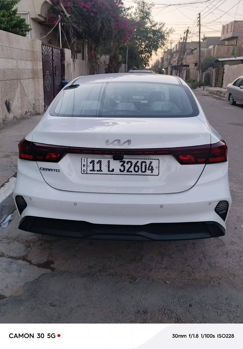 السلام عليكم عندي كيا سيراتو 2024 فتحه محرك 2000 قطعتين تبريد  سياره جديده مقفوله كفاله عامه لا صبغ ولا بارد ماشيه 24 الف رقم ***********
