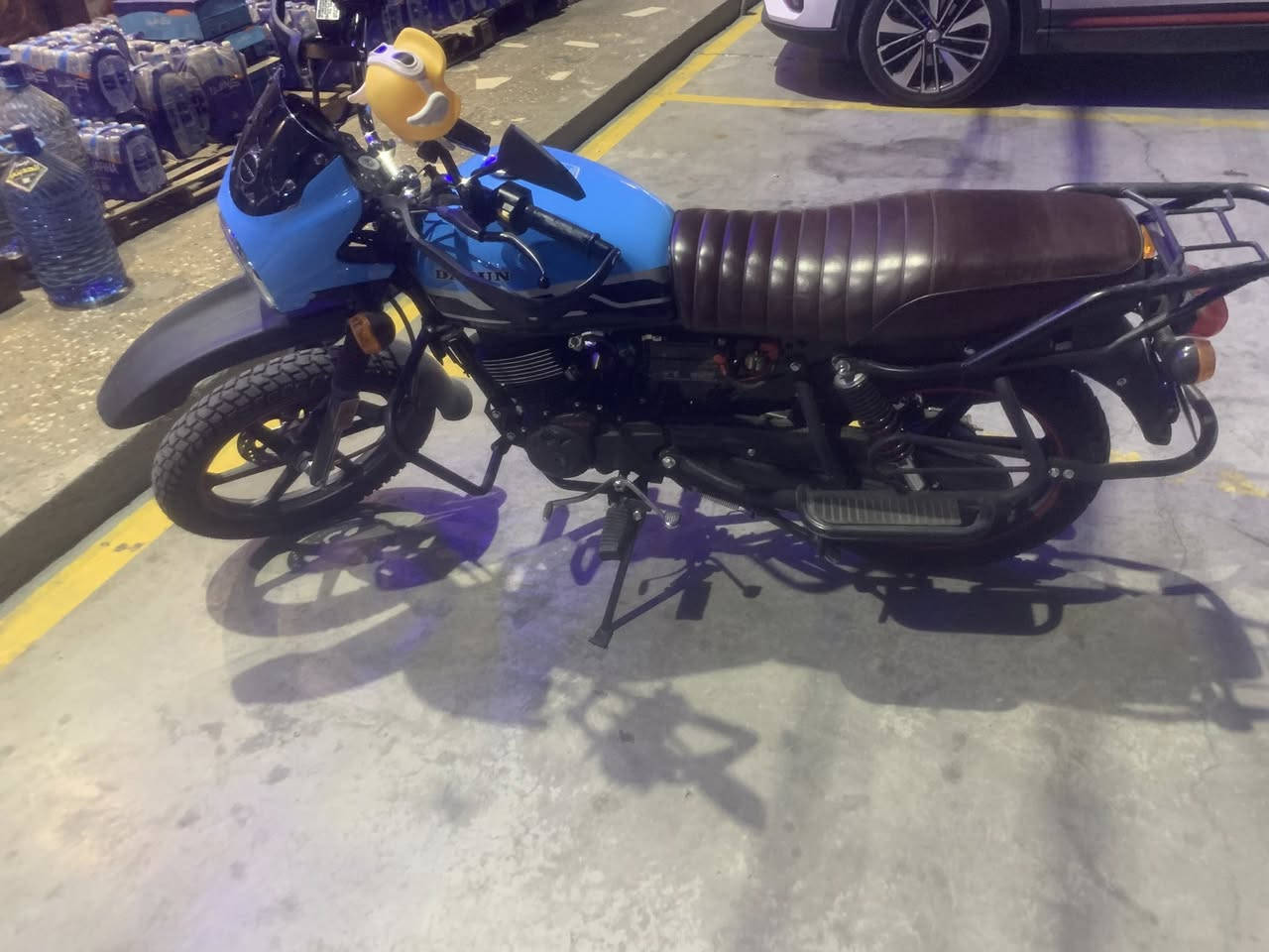 السلام عليكم دراجة دايوان نفخ 2023 محرك 200 cc رقم بغداد انكليزي الجديد باسمي دراجة جديده زيرو ماشيه ٢٠٠٠ كيلو شادلها لايت زنون جديد دراجة كامله السعر 3,000,000 سعرها 3 مليون وبيها مجال للشراي مكاني بغداد ***********
