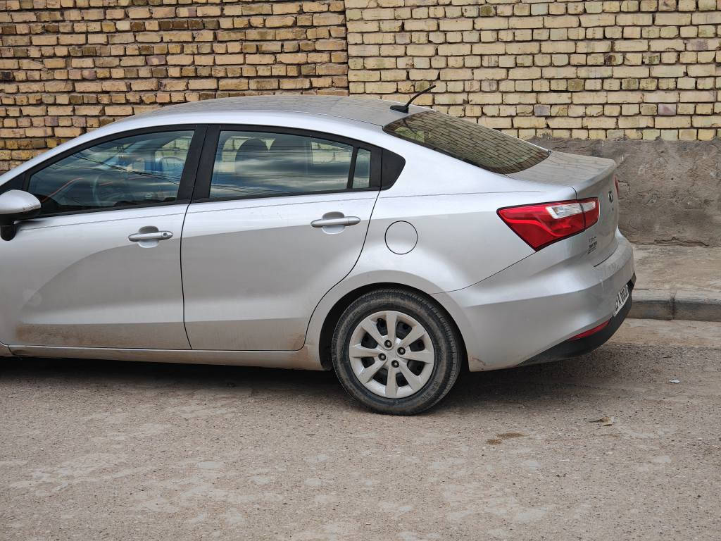 كيا ريو موديل ٢٠١٧ رقم دولي بسمي سنويه وهزه جديده السياره جاهزه عدا المكينه طلع بيهه بخار اسود وبعدين يتحول ابيض . بيهه٣ قطع صبغ باب وجاملغ وجزء من التكمه فقط صبغ  وعندي سونار
السعر القديم ٩٧  هسه عارضهه ٨٧  مكاني بصره ياسين خريبط *********** البصرة, العراق
