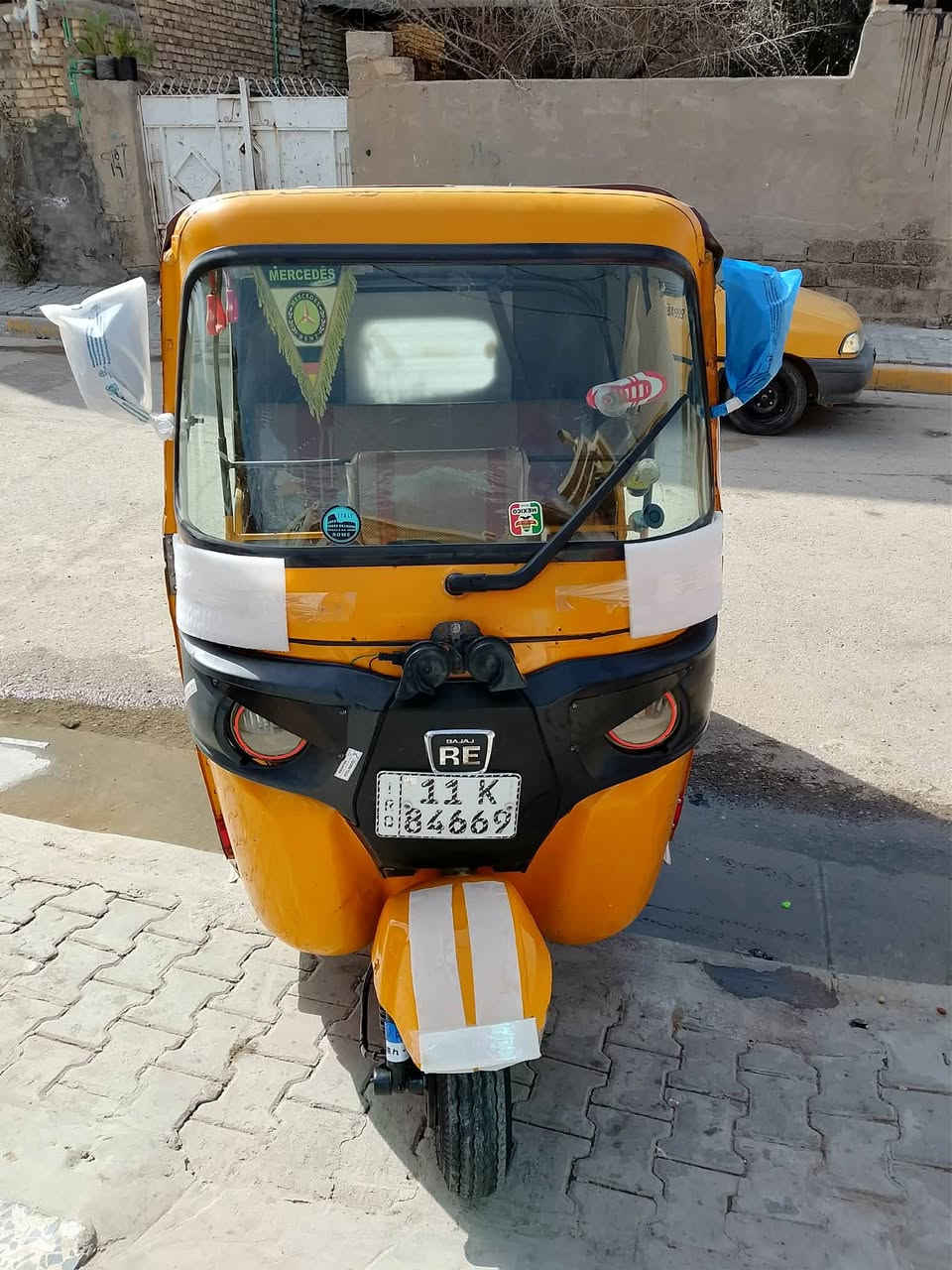 السلام عليكم تكتك للبيع موديل 2019 شهر 12 سنوية ورقم نكليزي تحويل ثاني يوم معمره بيها دوس مكينه مجفته جديد تخم تاير جديد عنوان بغداد الحسينيه الراشديه 
***********
