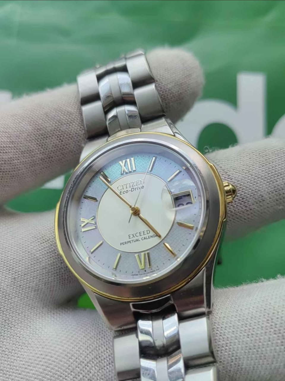 ساعة سيتزن اصلي مكينة بطارية ويمكن شحن البطارية  عن طريق اي مصدر ضوئي(  الشمس او مصباح الغرفة) بيهه خاصية ضبط الوقت عن طريق الموجان الراديوية القطر تقريبا 37  المهتم يتواصل خاص او واتساب *********** ويتوفر توصيل فقط 5 بغداد, العراق
