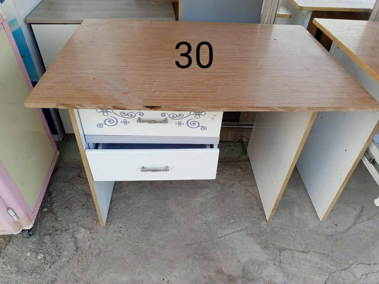 مرحبا أغراض للبيع للعنوان بعشيقة شارع النفوس القديم حي الجبل ***********
