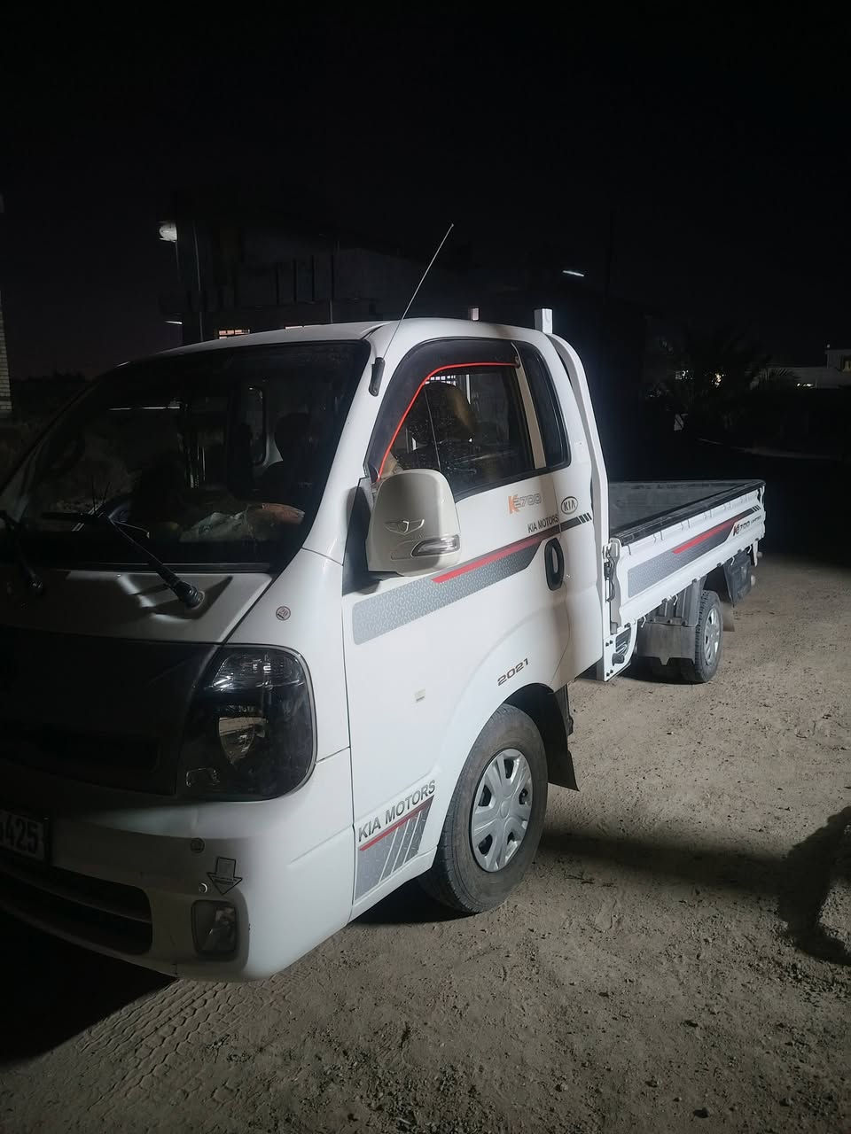 السلام عليكم للبيع كيا حمل موديل 220 رقم بغداد انكليزي تحويل مباشر  سياره مكفوله كفاله عامه   االسعر 135  وبيه مجال. ***********
