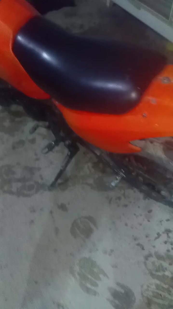 السلام عليكم دراجه معروضه البيع
كاوسكي ربع اي نقص مابيه دراجه كامله سرعتها 110 خمسه كير سعر 500وبيهه مجال قليل المكان سبع قصور يم الصيطره رقم *********** المبايل
