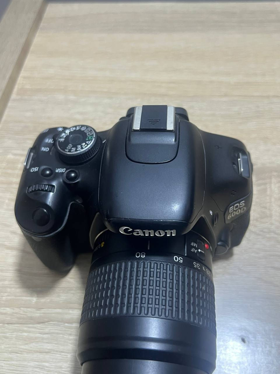 كاميرا كانون 600D استعمال شخصي، نظيفة جدًا وبحالة ممتازة وتعمل بدون أي مشاكل.
🔹 مواصفات الكاميرا:
دقة التصوير: 18 ميگابكسل
نوع الحساس: APS-C CMOS
دقة الفيديو: Full HD 1080p
شاشة خلفية: 3 إنج قابلة للحركة (متحركة)
نظام التركيز: 9 نقاط تركيز تلقائي
سرعة الغالق: حتى 1/4000 ثانية
حساسية الضوء (ISO): من 100 إلى 6400 (قابلة للزيادة)
تدعم التصوير بصيغة RAW و JPEG
فلاش مدمج بالكاميرا
تدعم عدسات Canon EF / EF-S
🔹 المرفقات:
🎒 حمالة كاميرا
🔋 بطاريات عدد (3)
2 احتياط
والثالثة داخل الكاميرا
🔌 شاحن بطارية
💾 حافظ رام للكاميرا
💾 رامات عدد (2)
4GB
16GB
👜 حقيبة خاصة لحفظ وحماية الكاميرا
📌 الكاميرا جاهزة للاستخدام، مناسبة للتصوير الفوتوغرافي والفيديو، ممتازة للمبتدئين والهواة.
💰 السعر: ٣٢٥ وبيه مجال 
📍 المكان: بغداد _ العبيدي 
📞 للتواصل: خاص


**إذا كنت صاحب هذا الإعلان وتريد حذفه لأي سبب، رجاءا أرسل رسالة إلى الدعم الفني**