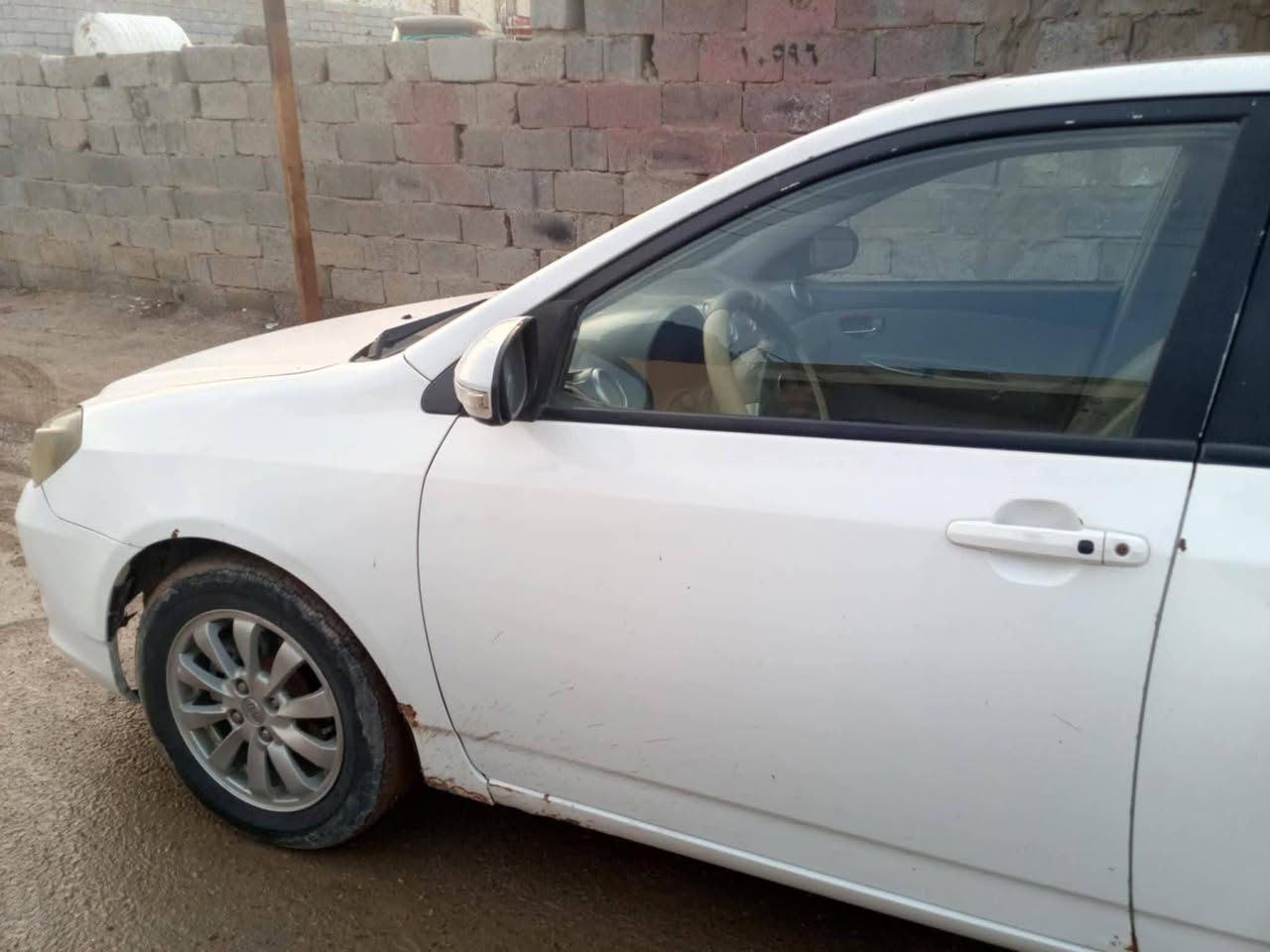 سلام عليكم..
بيوايدي 2015 للبيع 
كير مكفول محرك بي لاستيك ولف فقط كشر بي طخات موضح بالصور صدر جديد باتري قاعده فيت بم دواخلها نضيفه رقم بغداد بأسمي تحويل ثاني يوم.. السعر 65 وبيها مجال.. العنوان بغداد/بسمايه/قرية10
***********
