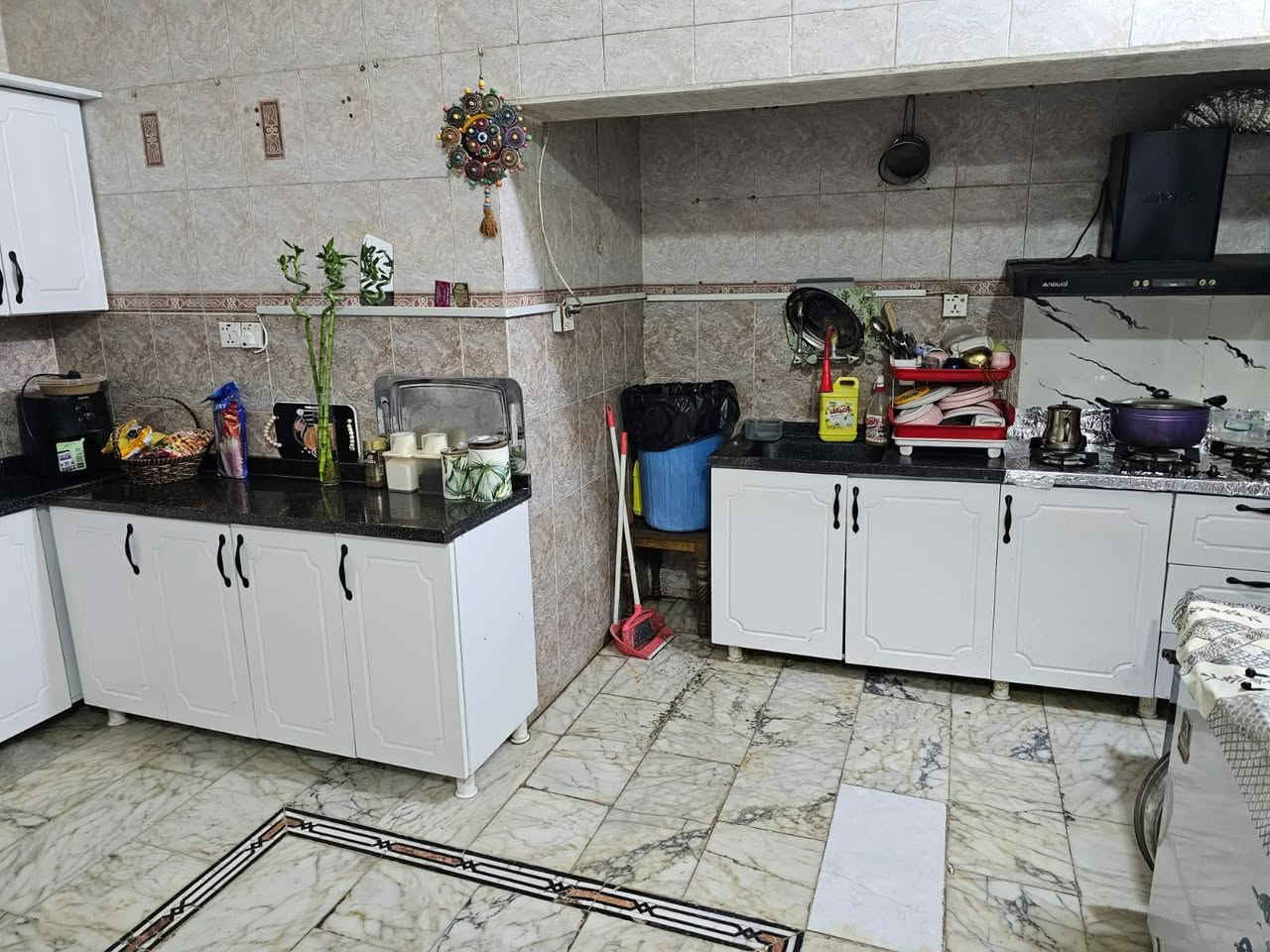 للبيع دار طابو صرف حي الكفاه خلف الكراج الموحد بناء حديث يحتوى على خمس غرف نوم صاله مطبخ كلدور المساحه ٢١٦م ركن اتصال ***********
