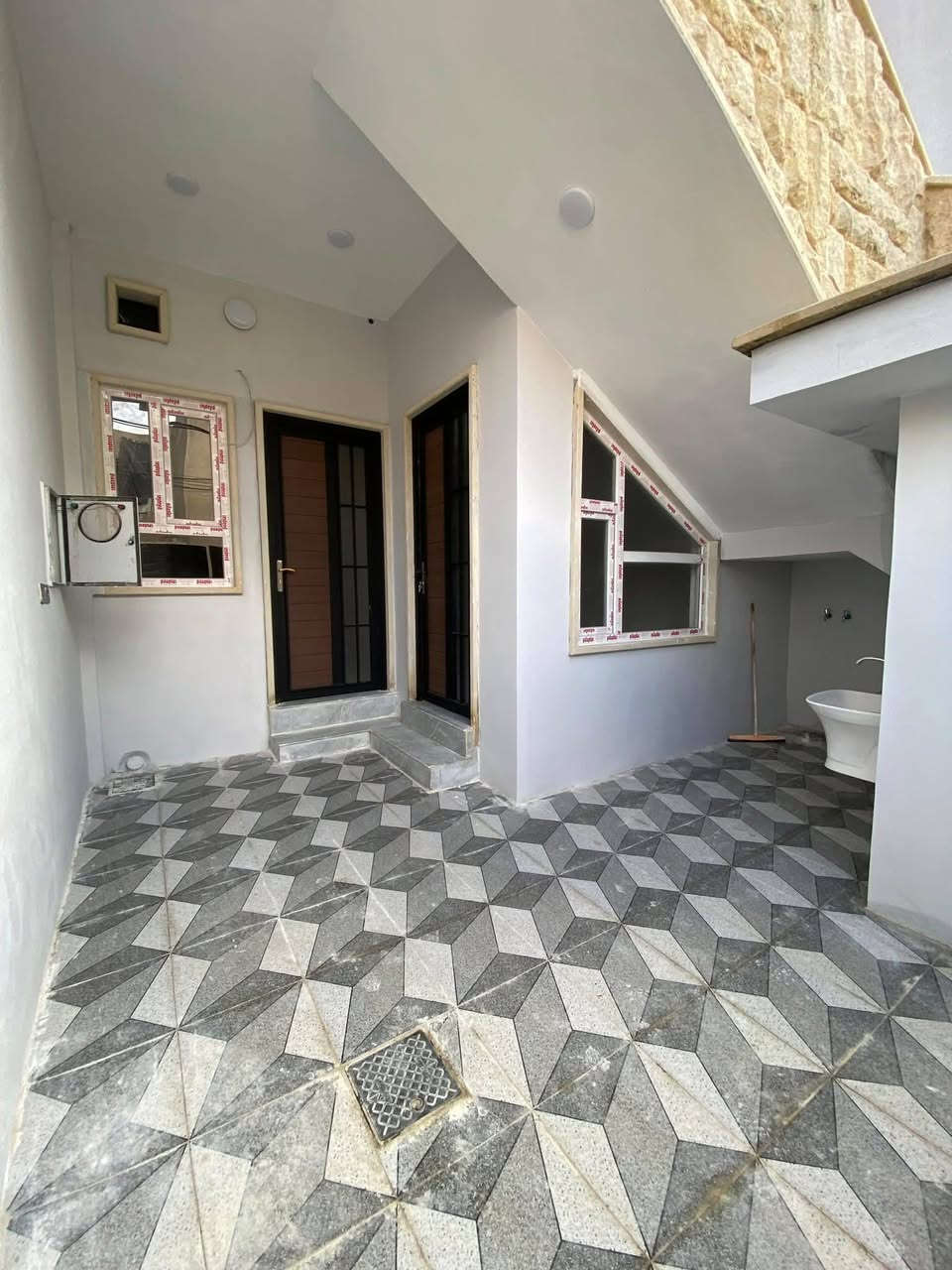 🏠دار للبيع للبيع 

زيرو2025

فرصة استثمارية

بناء  2025

معزول الاول عن الثاني

علما ان الدار بوارد لايقل عن  600

📍الموقع حي الميثاق مدرسة النيل

طابقين وبيتونه

4غرف نؤم

مطبخ بالطابقين متوفر
 
هولين

صحيات
 

المساحة120

الواجه 6

↕️مكون من طابقين وبيتونه

✅سعر الدار عبر الهاتف
مكتب التهاني للعقارات سايدين الميثاق مجاور شركة الحافظ 

👤فيس بوك #مكتب التهاني للعقارات

☎️ كورك ***********
☎️اسيا‏ ***********‏
