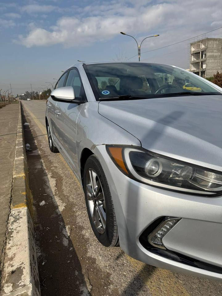 السلام عليكم سيارة النترا موديل 2018
كلين بدون صبغ  وبدون بارد مال بيت 
ماشيه ٣٥ الف ميل 
سنويه ورقم جديد 
السعر 145 بي مجال بسيط
*********** مكان الموصل
